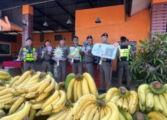 ชุมพร – “ตำรวจห่วงใย!” ทางหลวงท่าแซะจัดเต็ม รับสงกรานต์ นางฟ้าตำรวจโบกบริการ แจกจริง เตือนจริง เพื่อทุกชีวิตบนถนน