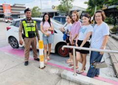 ชุมพร –  สร้างรอยยิ้ม ประทับใจ! ตำรวจทางหลวงเร่งช่วยรถเก๋งยางระเบิดกลางปั๊ม ปตท.ขุนกระทิง พาผู้ใช้ทางรอดปลอดภัย เดินหน้าต่อได้ทันที