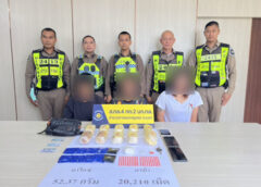 ชุมพร –  เดือดกลางดึก! ตำรวจทางหลวงไล่ล่ารถต้องสงสัย 10 กิโลเมตร รวบ 3 ผู้ต้องหา พร้อมยาบ้ากว่า 2 หมื่นเม็ด-ไอซ์ เตรียมกระจายสู่ผู้ค้ารายย่อย สารภาพทำมาแล้วหลายครั้ง