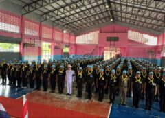 ชุมพร –   ปลาบปลื้มในพระมหากรุณาธิคุณ! นศท.ชุมพร 455 นาย รับมอบหมวกและผ้าพันคอจิตอาสาพระราชทาน สำนึกในพระราชปณิธาน “เราทำความดี ด้วยหัวใจ”