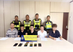 ชุมพร – เดือด! ตร.ทางหลวงสกัดรถตู้ม่านทึบ รวบ 5 จีนแก๊งคอลเซ็นเตอร์ ลอบจากกัมพูชาผ่านไทย จ้าง 2 หนุ่มขนลงใต้ส่งมาเลย์
